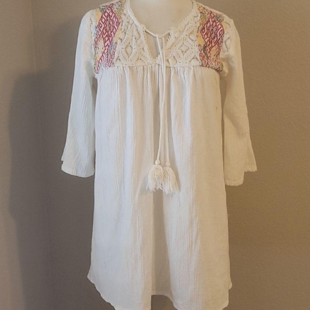 - Billabong boho embroidered blouse size small.
